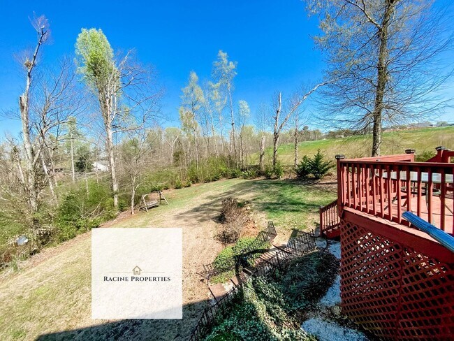 Building Photo - **Your Dream Home Awaits in This Exceptional Cul-de-Sac Retreat**