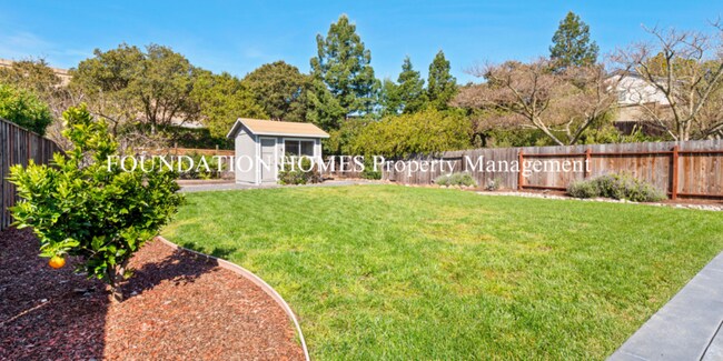 Building Photo - 151 Kenwood Ct