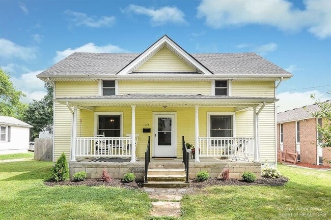 Primary Photo - 213 W Henry St