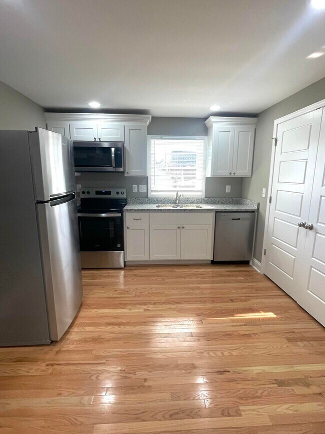 Building Photo - 402 Gunn St