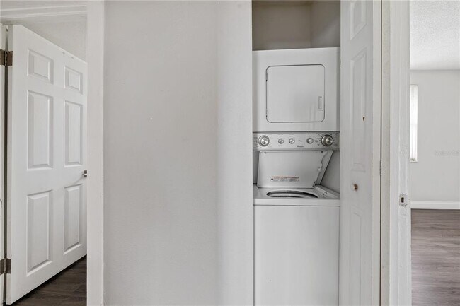 Building Photo - 409 E Floribraska Ave