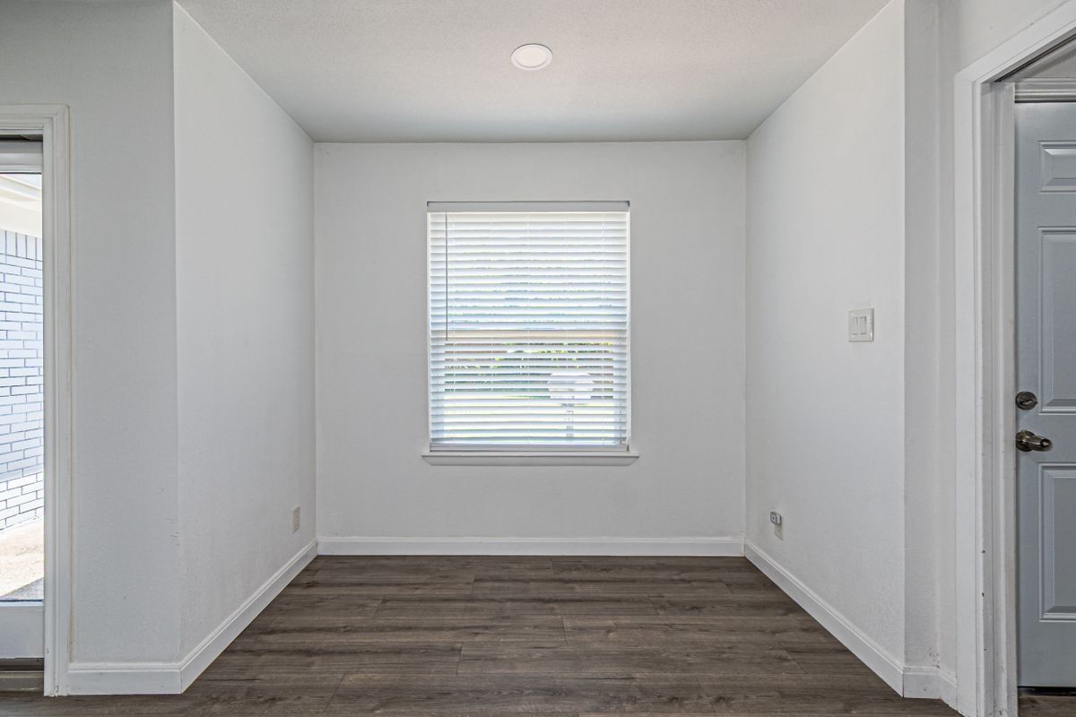 Building Photo - 1805 W Cedar Elm Dr