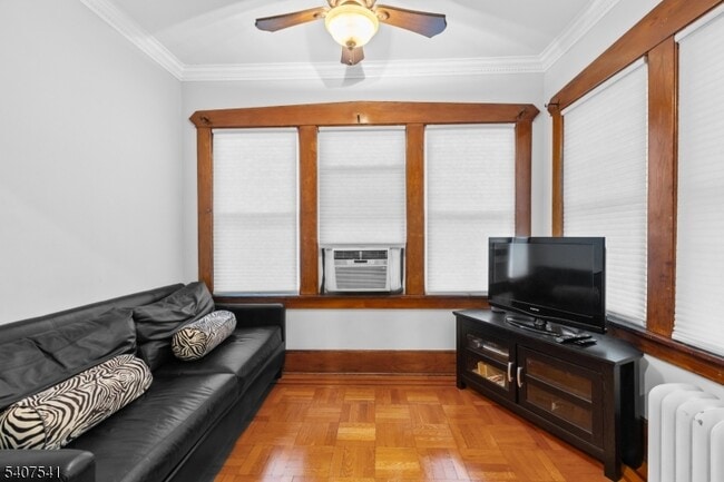 Building Photo - 199 E 7th St