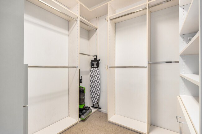 Building Photo - 10837 E Running Deer Trail