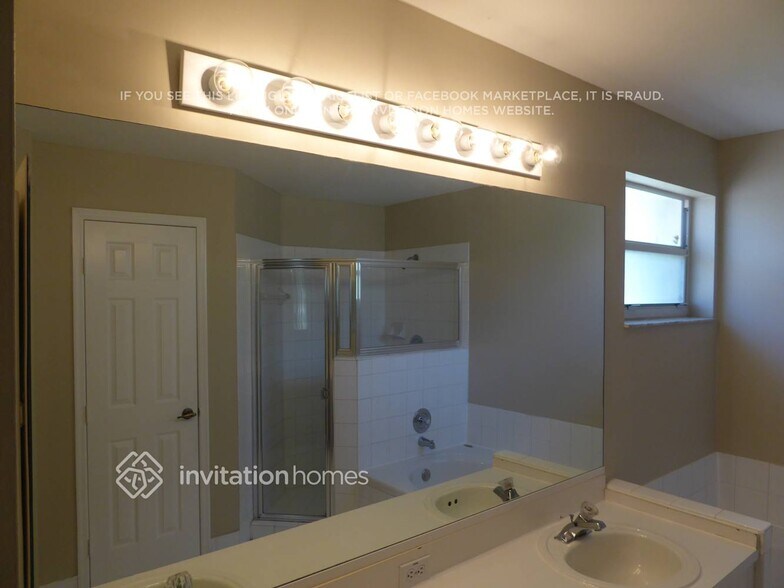 Building Photo - 14730 SW 156th Ave