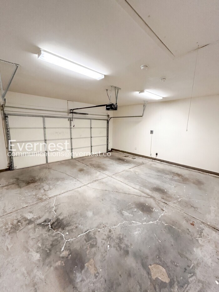 Building Photo - 208 Hampton Dr