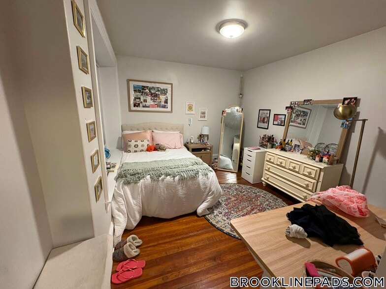Building Photo - 1463 Beacon St
