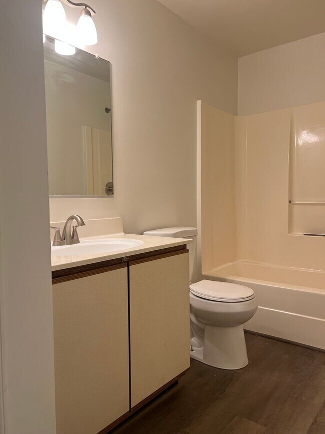 Building Photo - 574 Candle Ln