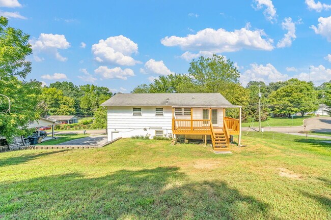 Building Photo - 5201 Aubrey Ln