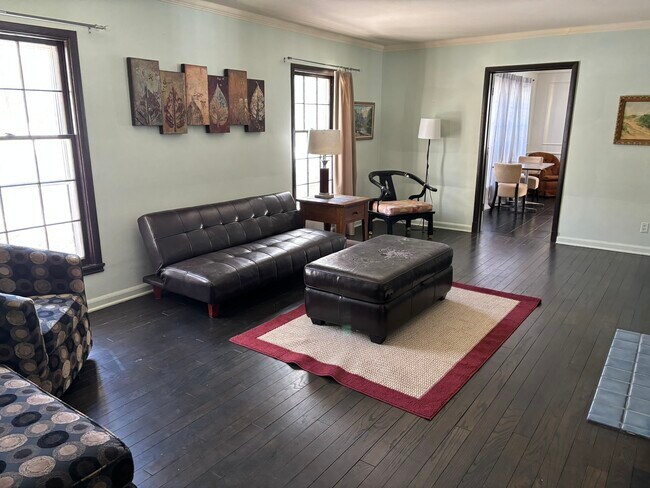 Living Room - 904 S Jordan Ave