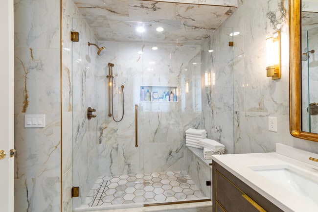 Building Photo - 16646 Brooklane Blvd