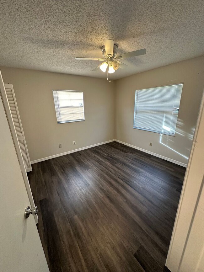 Building Photo - MOVE IN SPECIAL- Lovely 2/2 Duplex Home for Rent in St. Cloud