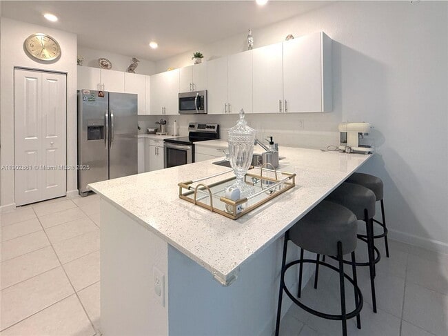 Building Photo - 1060 SE 26th Ter