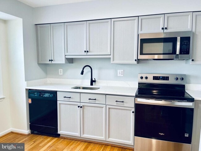 Building Photo - 32 Fendall Ave