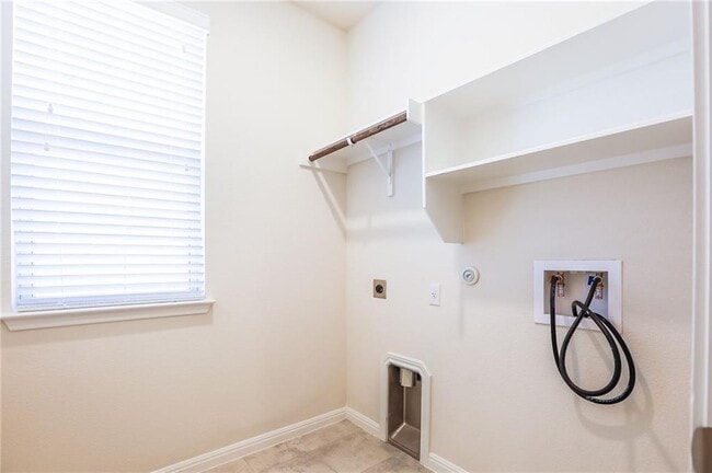 Building Photo - 637 Gabrielle Anne Dr