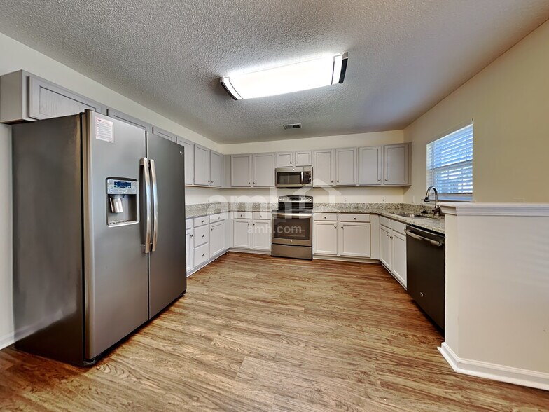 Building Photo - 3010 Kinswood Ln