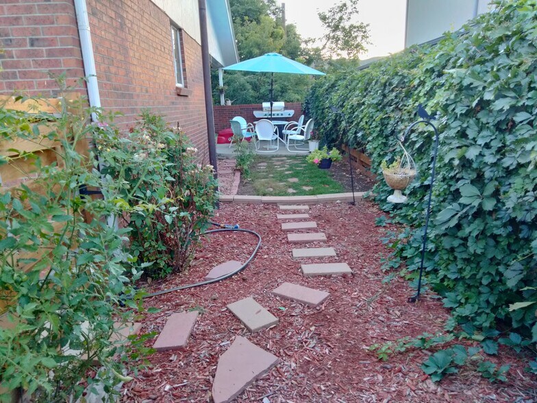 Private Garden - 2301 Cheyenne St