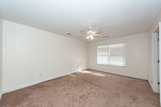 Building Photo - 3 Bedroom 2.5 Bath Townhome in Wescott Pla...