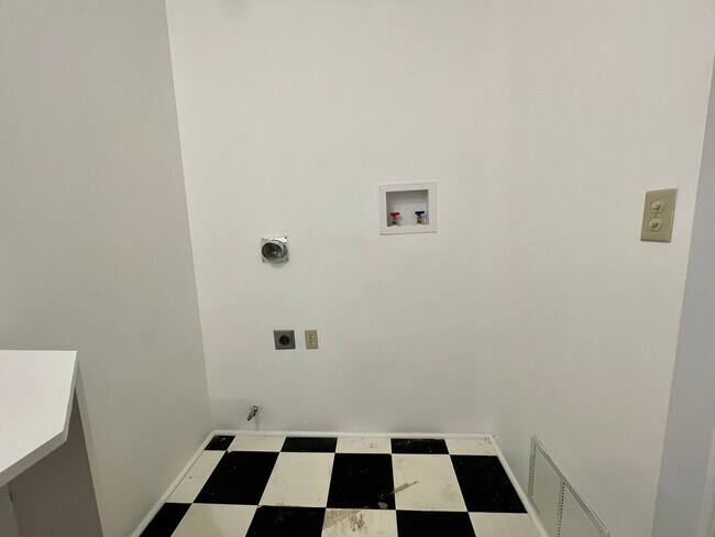 Building Photo - 1800 Central St