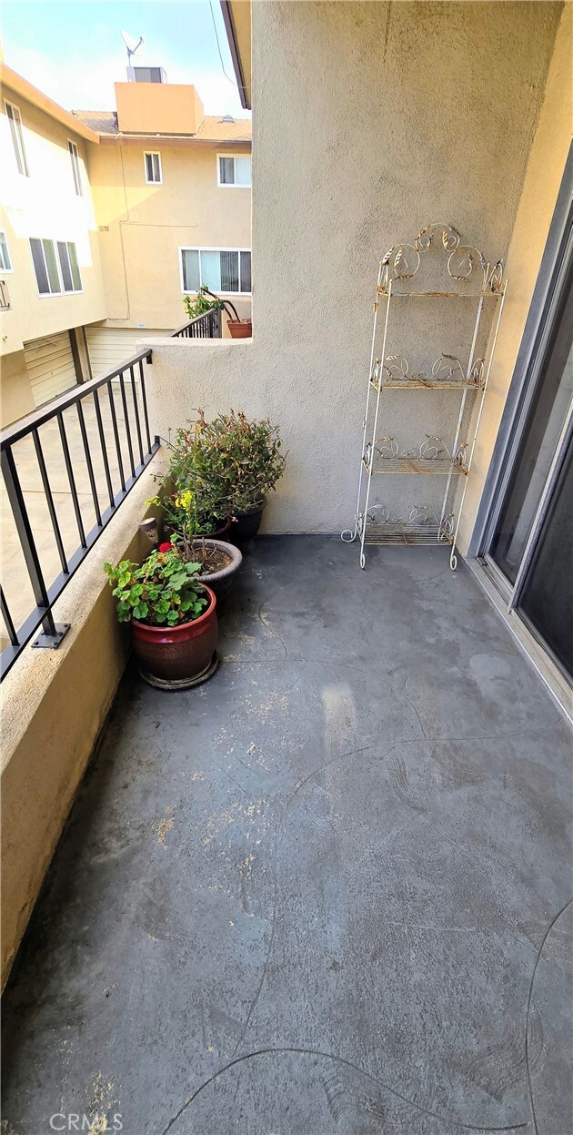 Building Photo - 10353 Downey Ave