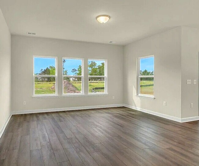 Building Photo - Four bedroom two bath home in Trieste at B...