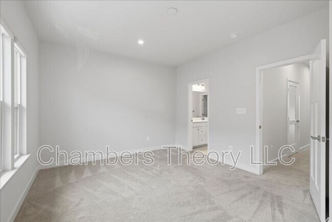 Building Photo - 4322 Ellipse Ter
