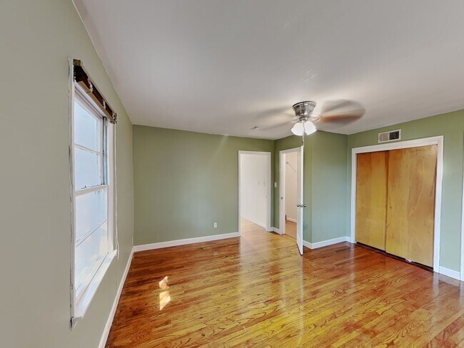 Building Photo - Move in by 12/15/2025 and receive 50% off your first full month’s rent!