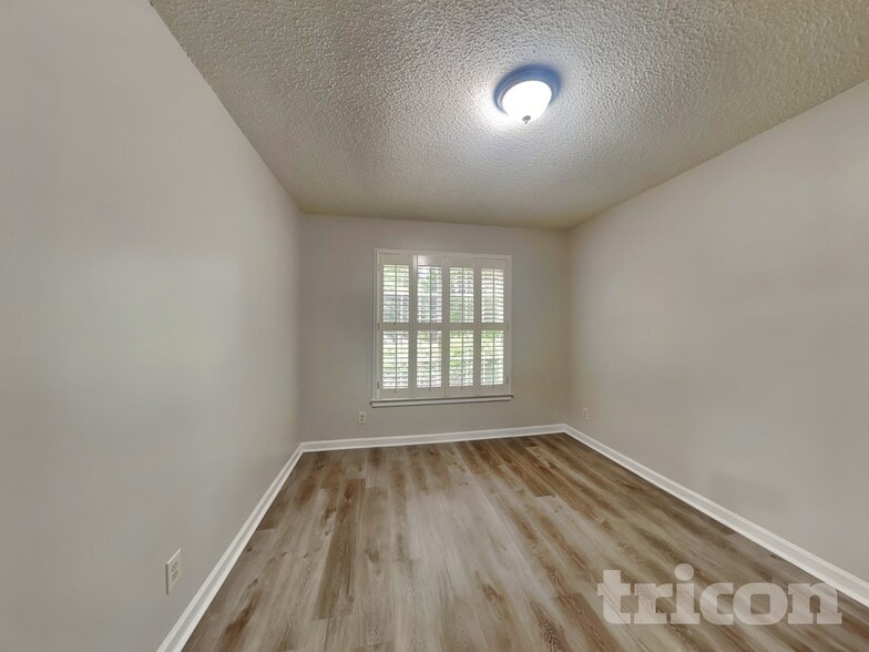 Building Photo - 28 Quail Run