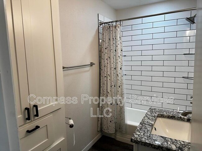 Building Photo - 201 Waters St