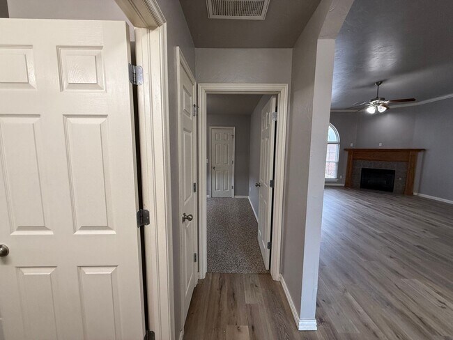 Building Photo - 4 BED! Cozy Home on Large CORNER Lot!