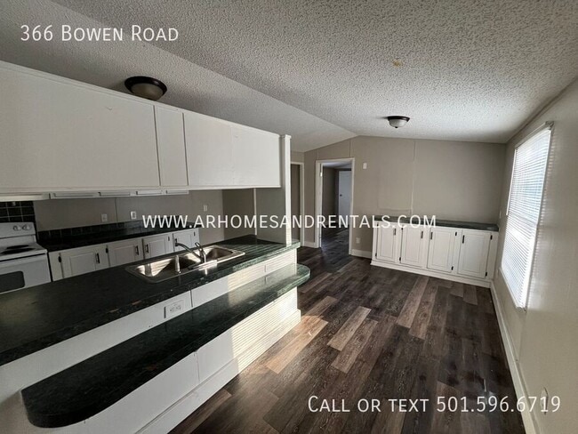 Building Photo - 366 Bowen Rd