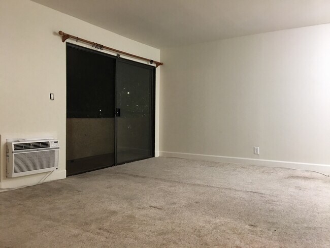 Living Area - 10982 Roebling Ave