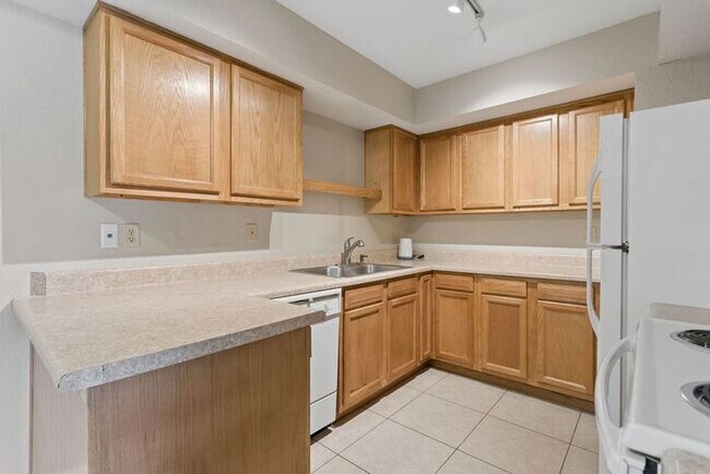 Building Photo - 4444 E Paradise Ln