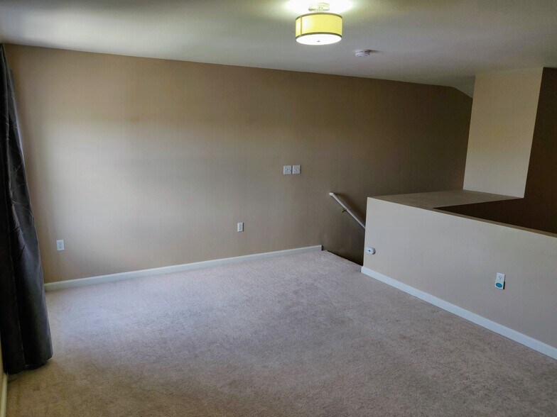 Building Photo - 18151 E Flora Pl