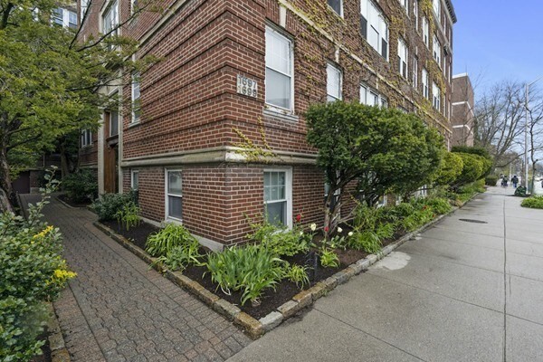 Building Photo - 1697 Cambridge St
