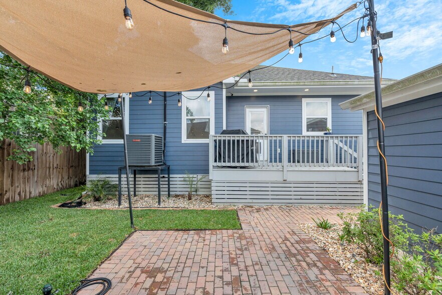 Building Photo - 3620 Live Oak St