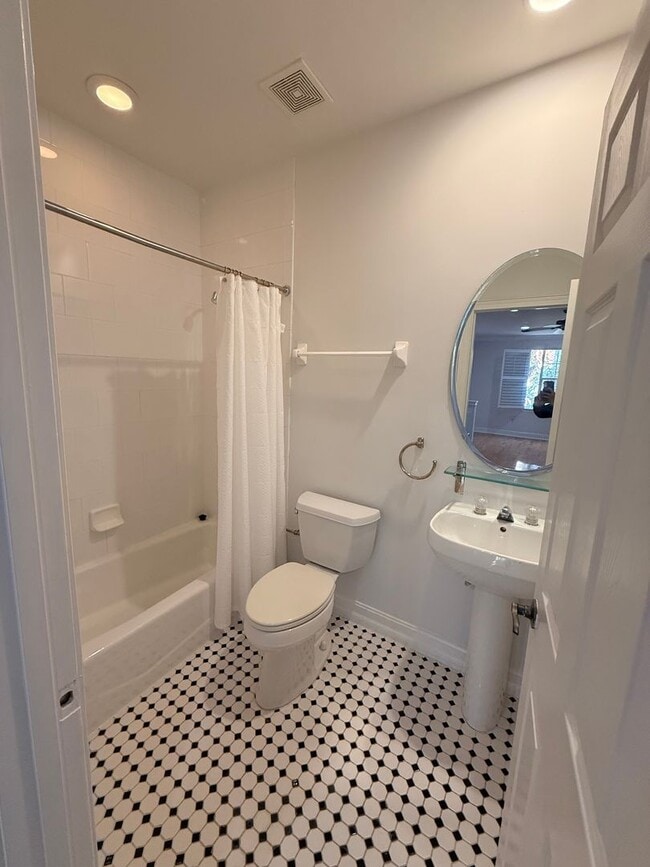 Building Photo - 901 Spring Park Loop