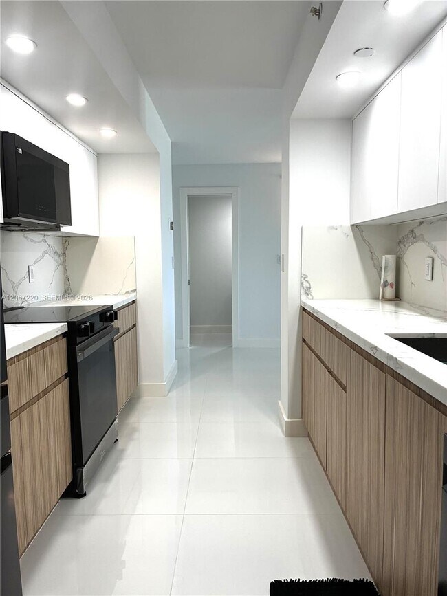 Building Photo - 6917 Collins Ave