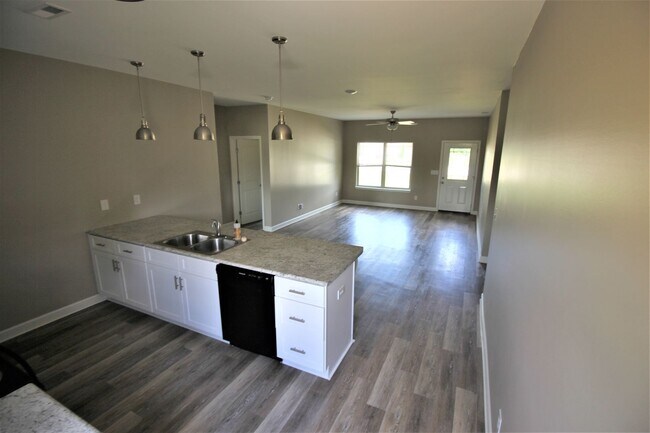 Building Photo - 216 Fern Bank Dr