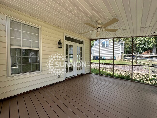 Building Photo - 4 Bedroom Home Near Birkdale Village