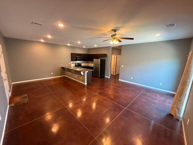 Building Photo - 5269 N Cypress Cir