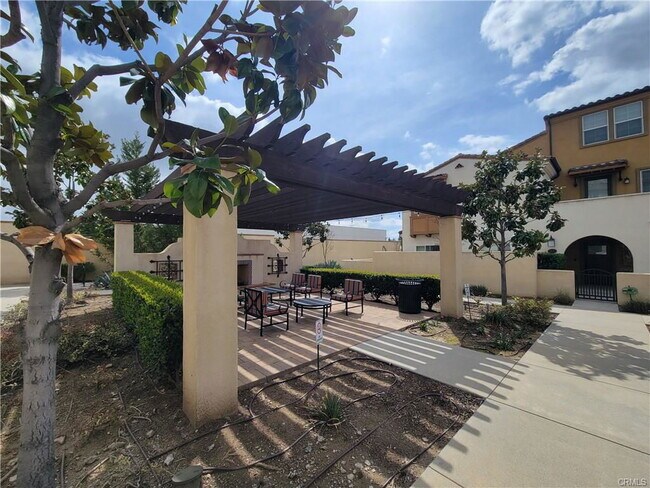 Building Photo - 909 Santa Fe Ave