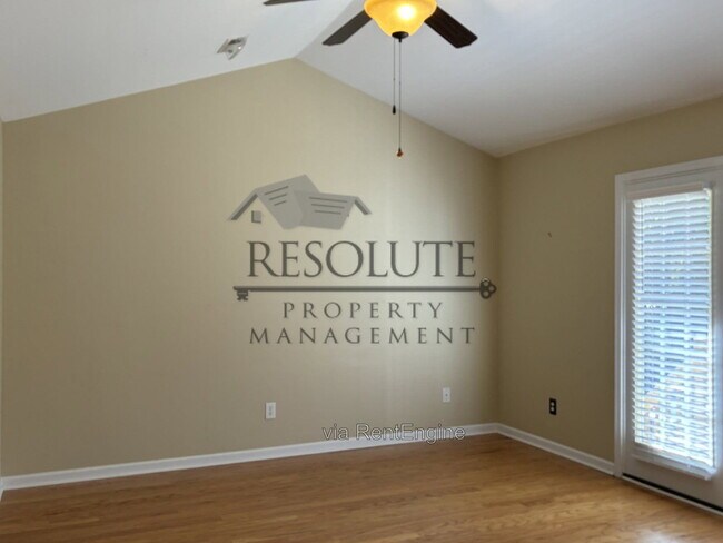 Building Photo - 107 E Moss Creek Dr