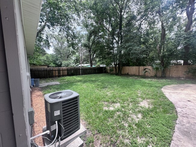 Building Photo - 3857 W University Ave