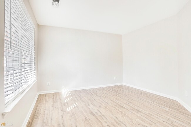 Building Photo - 6260 Whitetail Ct NW