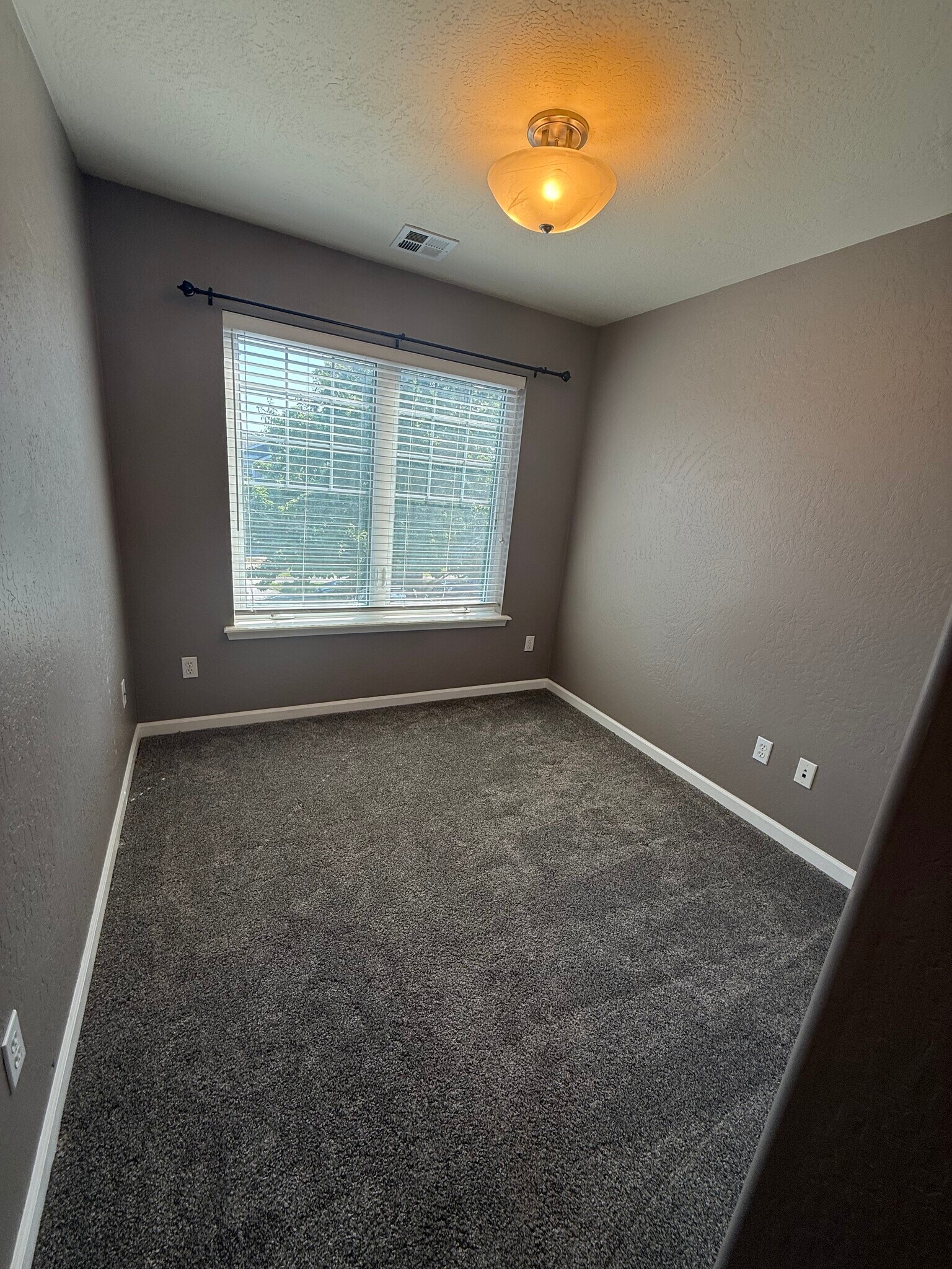 Building Photo - 1750 Sandstone Dr