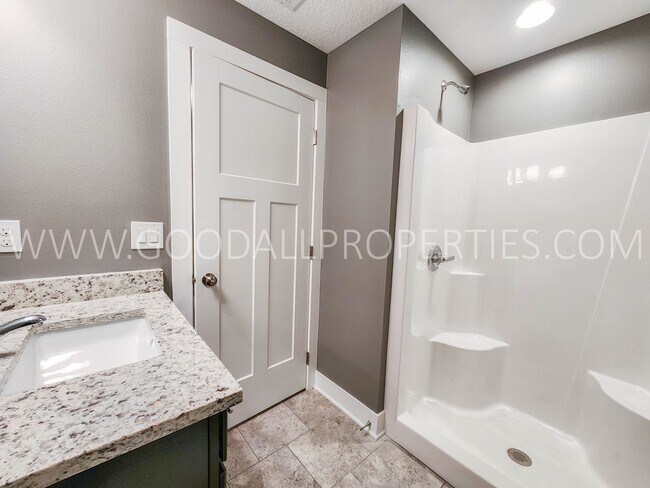 Building Photo - A Must See 4 Bedroom 3.5 Baths in Norwalk with a 3 Car Garage!!!