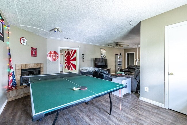 Building Photo - Pre-Leasing Summer 2023: Spacious 4/2,
