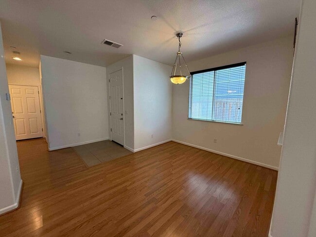 Building Photo - Great 3 Bedroom In Elk Grove