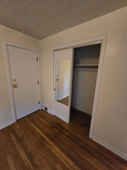 Bedroom 2 Closet - 19560 Hilliard Blvd